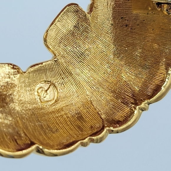 Swarovski Swan Vintage Gold Tone Crystal Brooch #847 - Picture 9 of 11